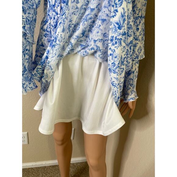 Altar'd State Flowy White & Blue trumpet sleeve V neck floral print SZ M casual - Picture 5 of 14